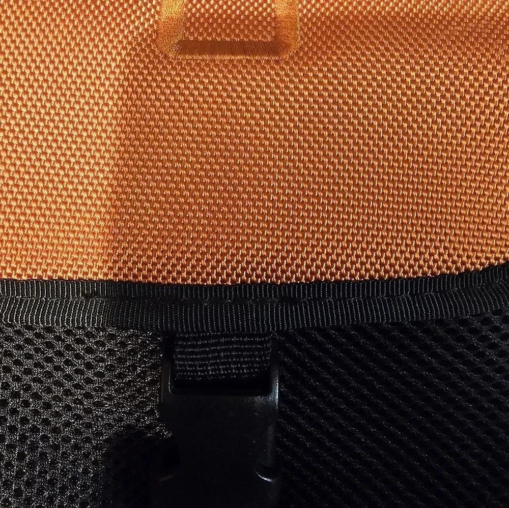 Gaming bag -1 prong missing from closure but closes perfectly